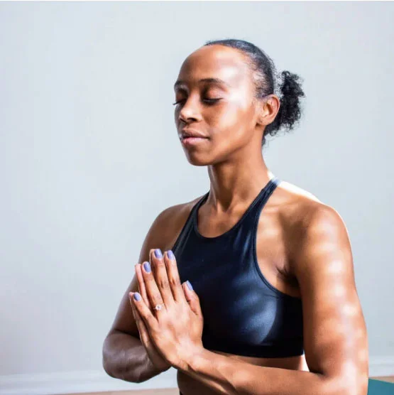 10 posições de Yoga para aliviar o stress e ansiedade